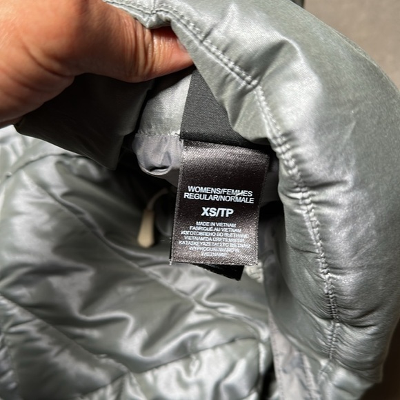 The North Face Silver Quilted Vest - Picture 8 of 8